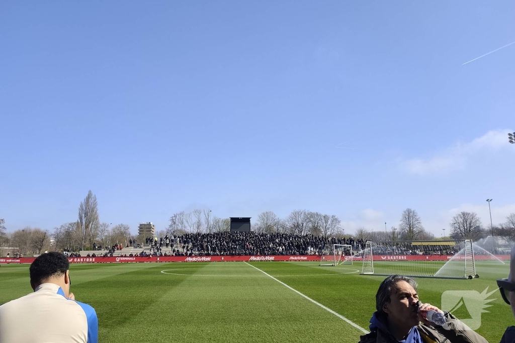 Feyenoord traint met steun van fans voor Klassieker tegen Ajax