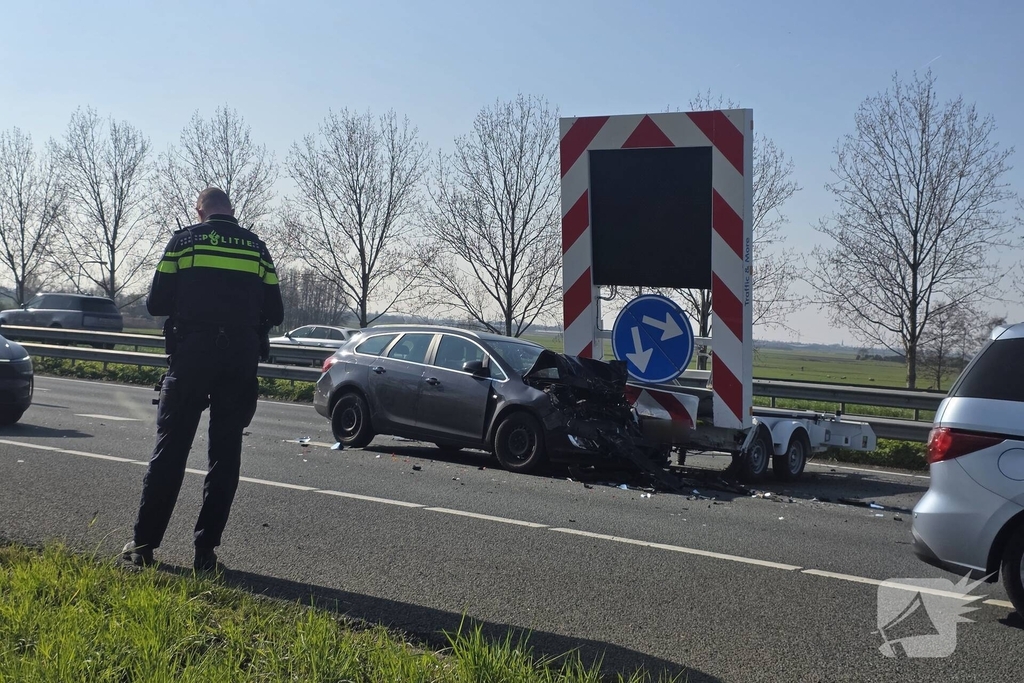 Ongeval tussen auto en pijlwagen