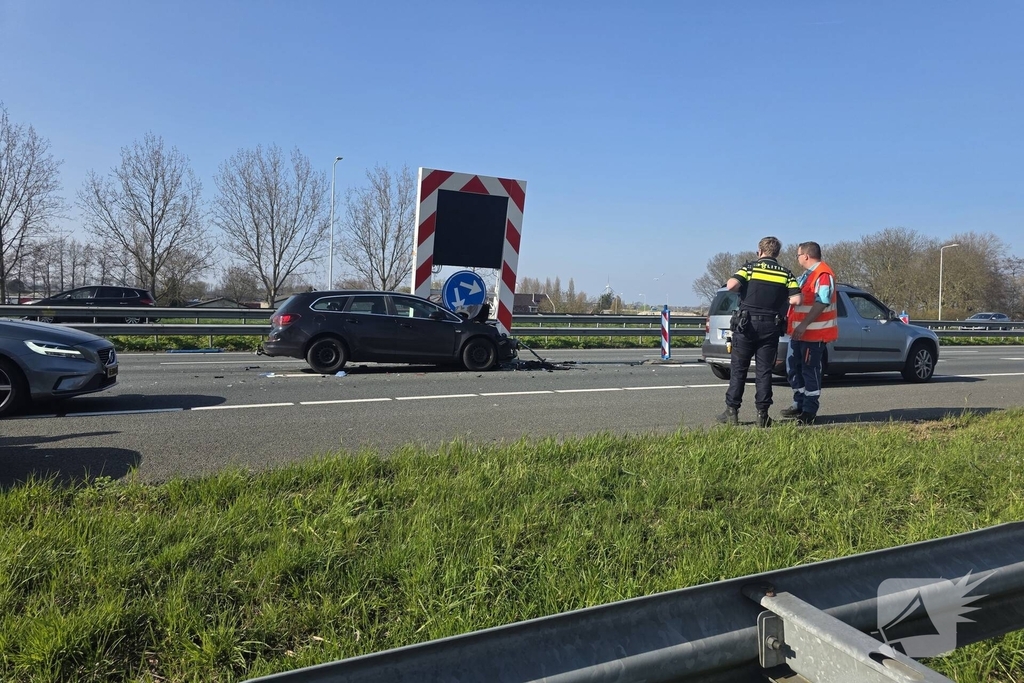 Ongeval tussen auto en pijlwagen