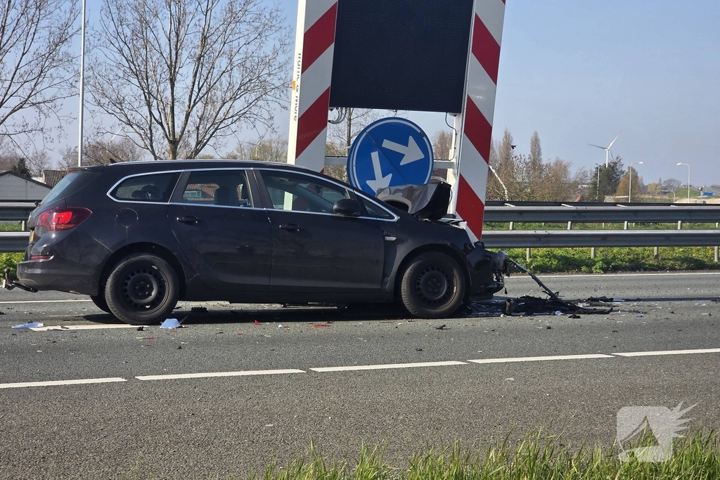 Ongeval tussen auto en pijlwagen