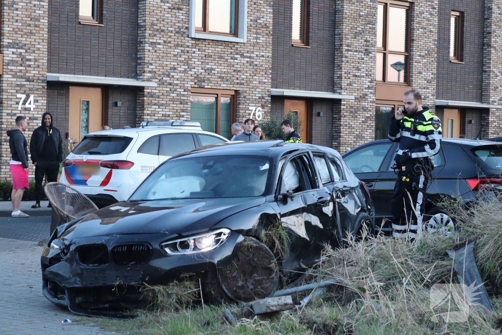 Auto slaat over de kop na ongeval