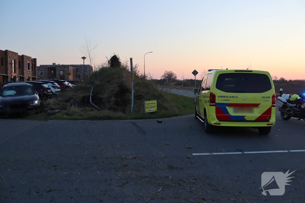 Auto slaat over de kop na ongeval