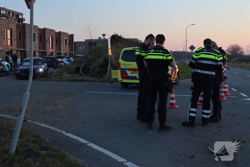 Auto slaat over de kop na ongeval