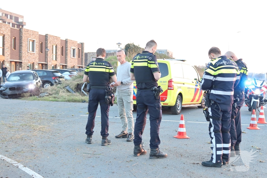 Auto slaat over de kop na ongeval