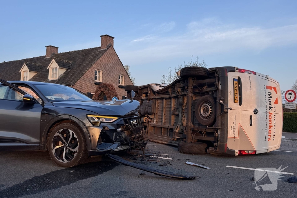 Bestuurder onder invloed betrokken bij aanrijding