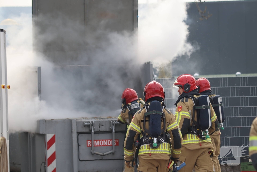 Containerbrand vraagt om ingrijpen brandweer