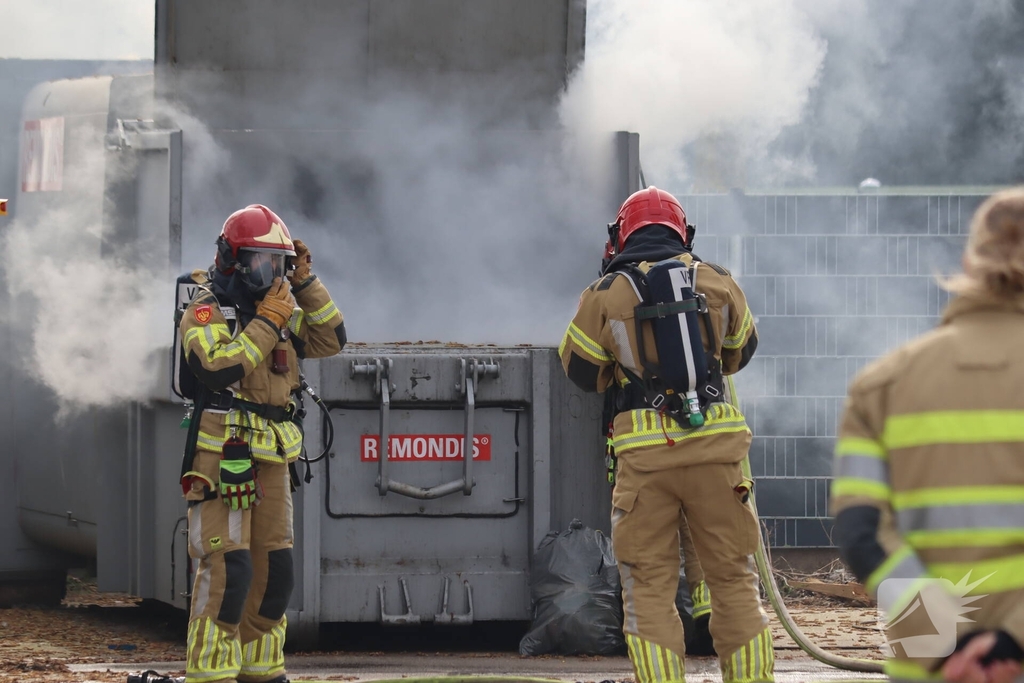 Containerbrand vraagt om ingrijpen brandweer
