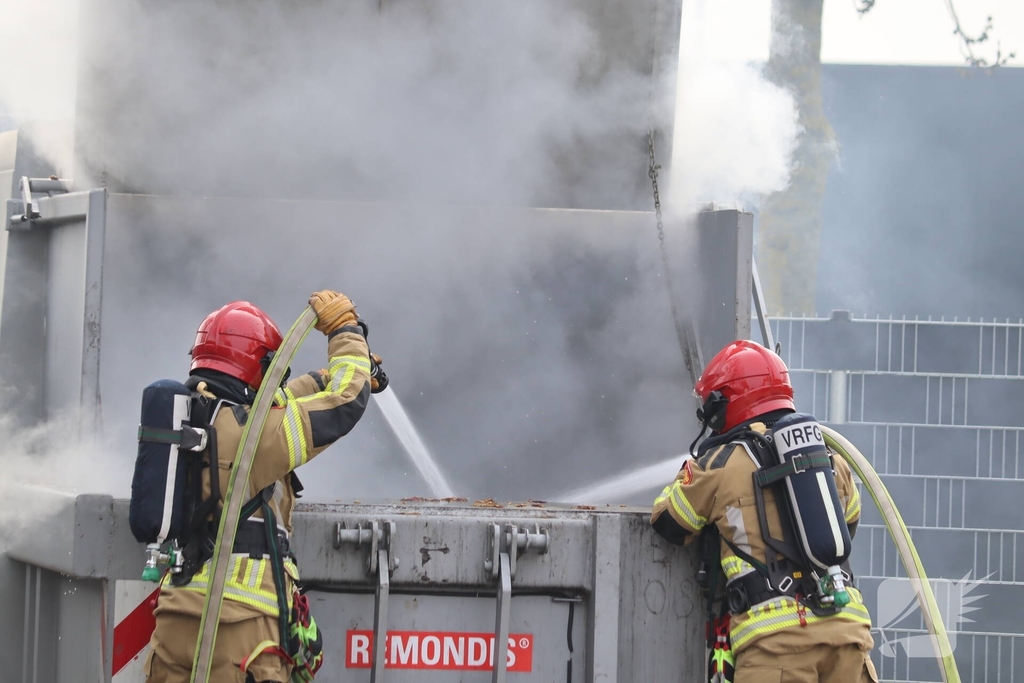 Containerbrand vraagt om ingrijpen brandweer