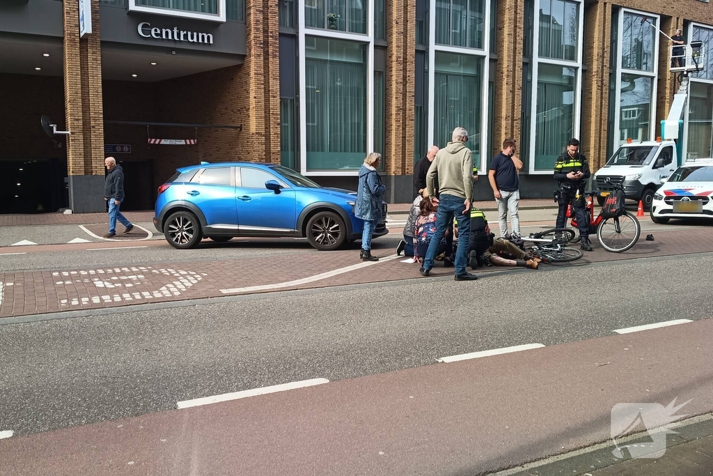 Fietser gewond na aanrijding met auto