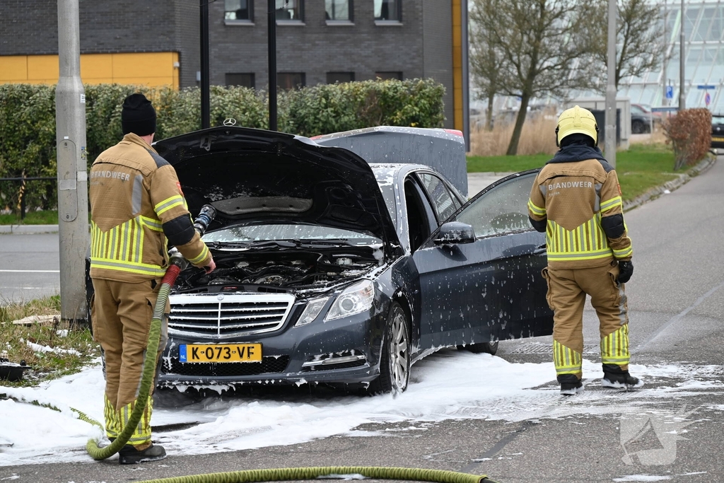 Brandweer snel ter plaatse bij autobrand