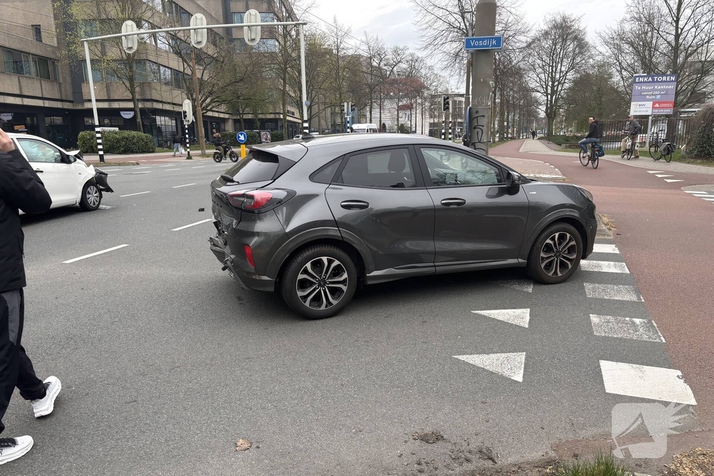 Aanrijding tussen twee voertuigen