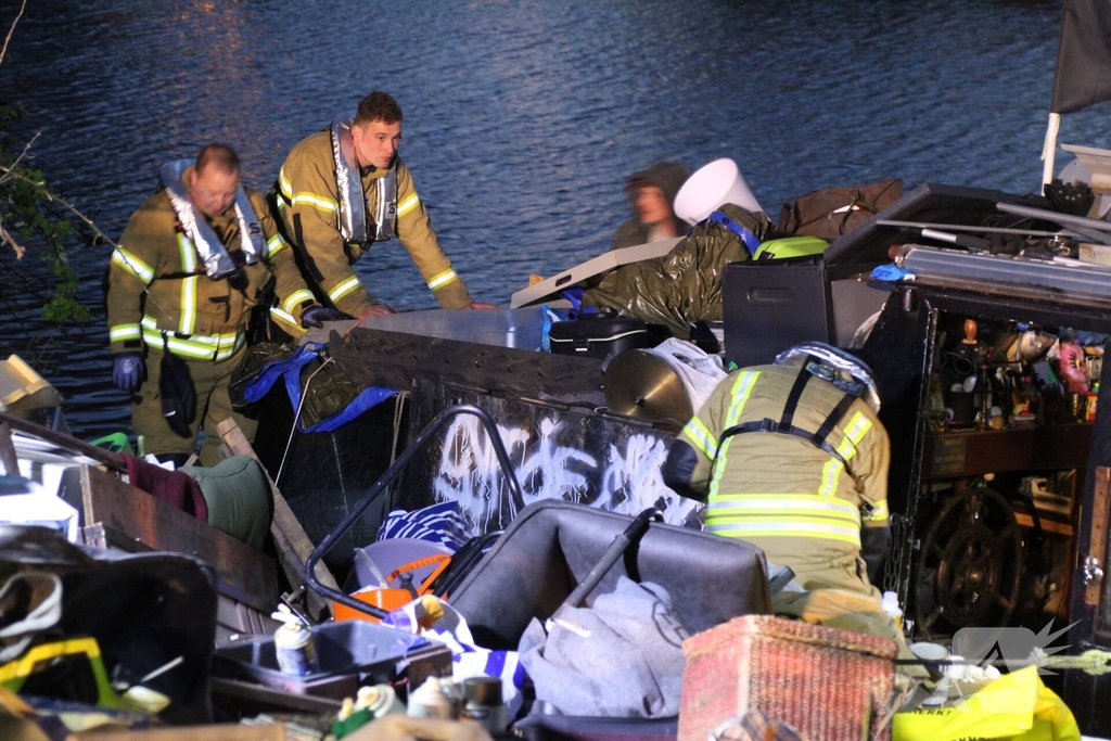Jacht in problemen met water en illegale krakers