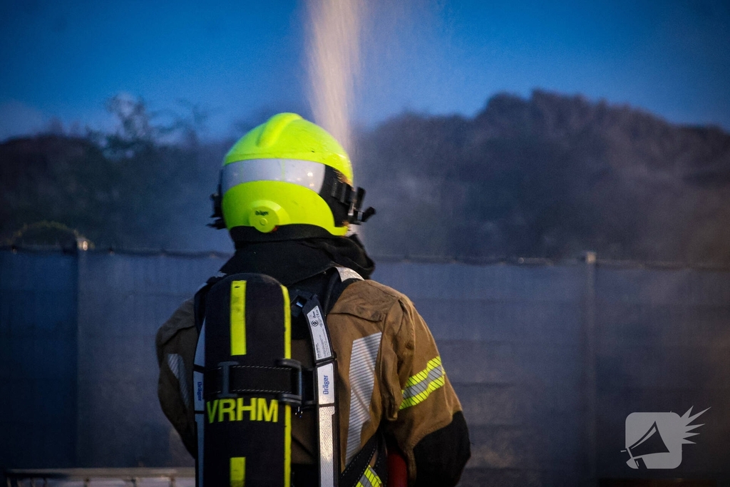 Brandweer oefent gebouwbrand scenario bij voetbalclub Quick Boys