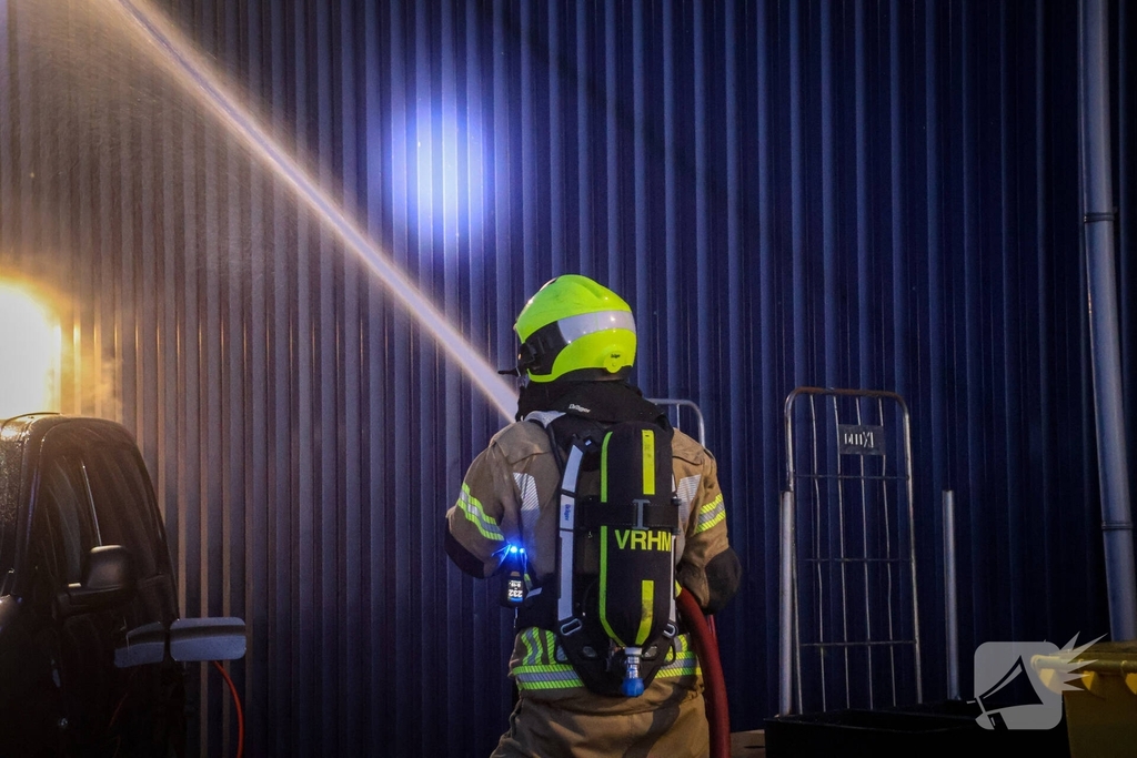 Brandweer oefent gebouwbrand scenario bij voetbalclub Quick Boys