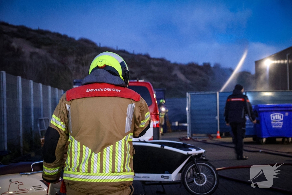 Brandweer oefent gebouwbrand scenario bij voetbalclub Quick Boys