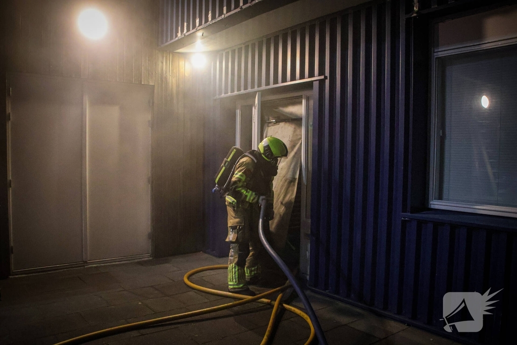 Brandweer oefent gebouwbrand scenario bij voetbalclub Quick Boys
