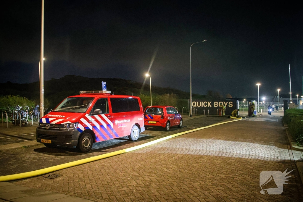 Brandweer oefent gebouwbrand scenario bij voetbalclub Quick Boys
