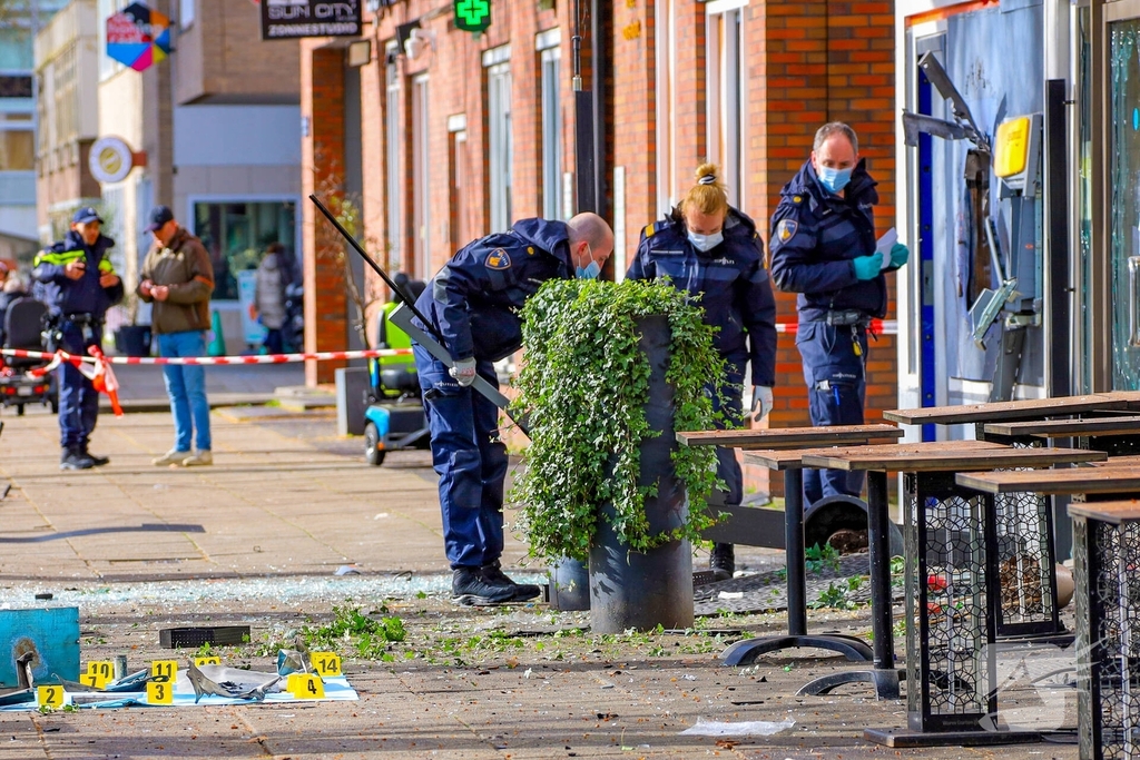 Geldmaat kondigt maatregelen aan na serie plofkraken