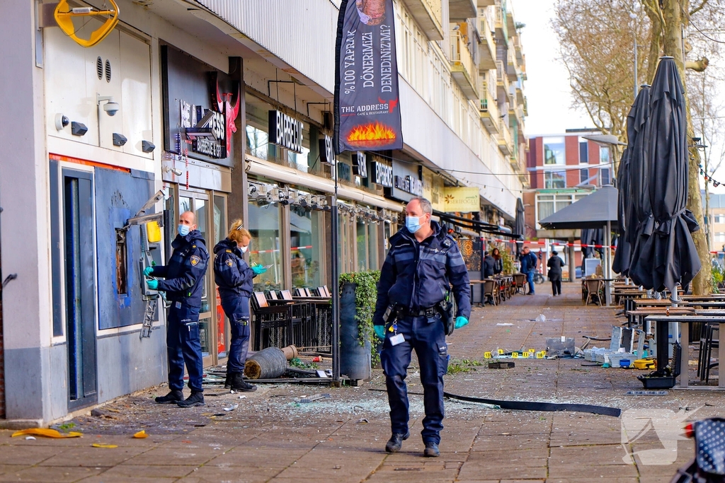 Geldmaat kondigt maatregelen aan na serie plofkraken