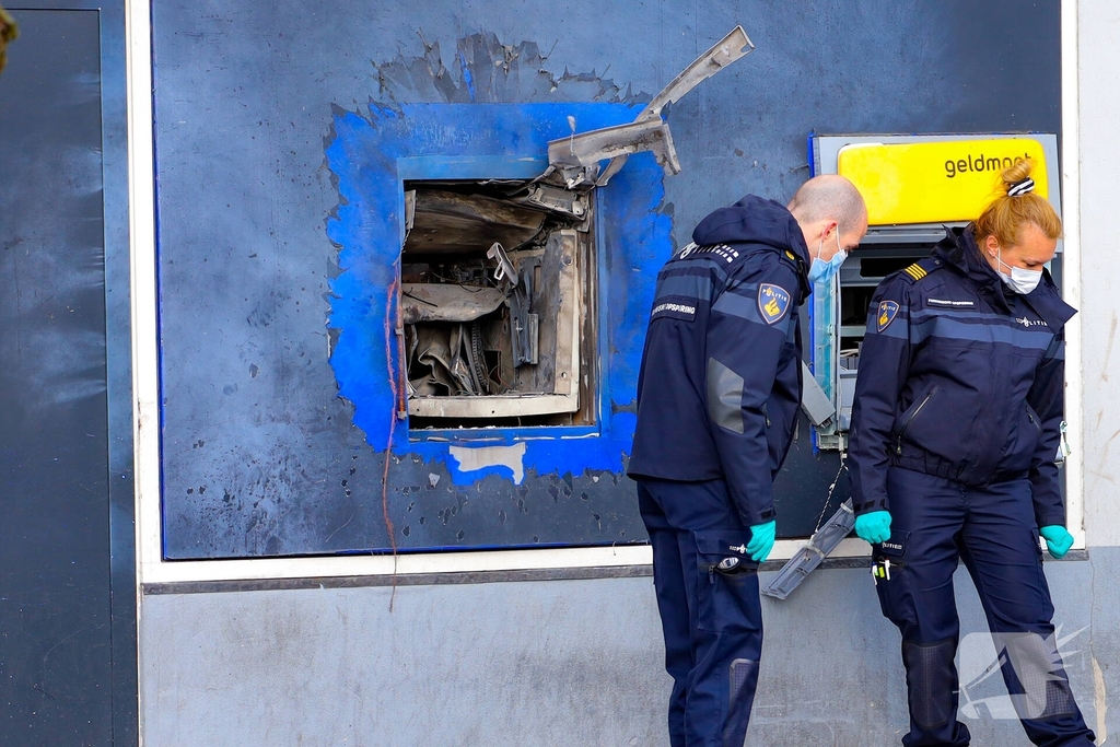 Geldmaat kondigt maatregelen aan na serie plofkraken