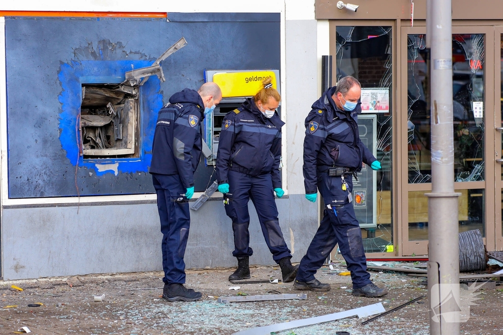 Geldmaat kondigt maatregelen aan na serie plofkraken