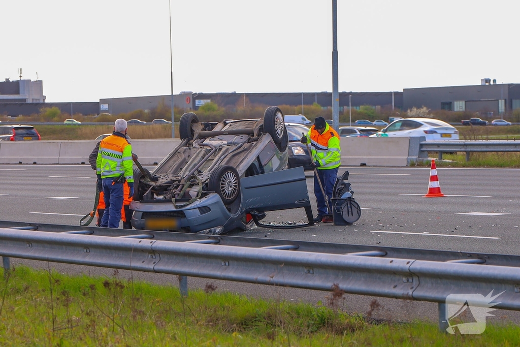 Bestuurder gewond na aanrijding op snelweg