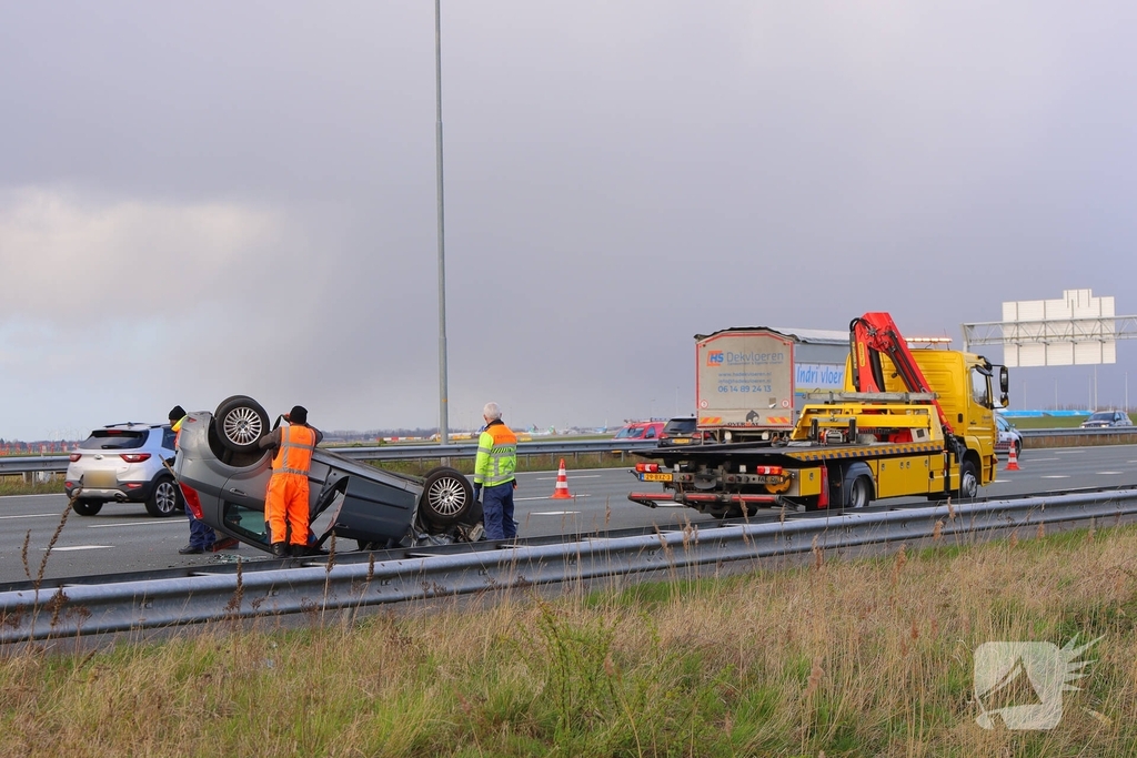 Bestuurder gewond na aanrijding op snelweg