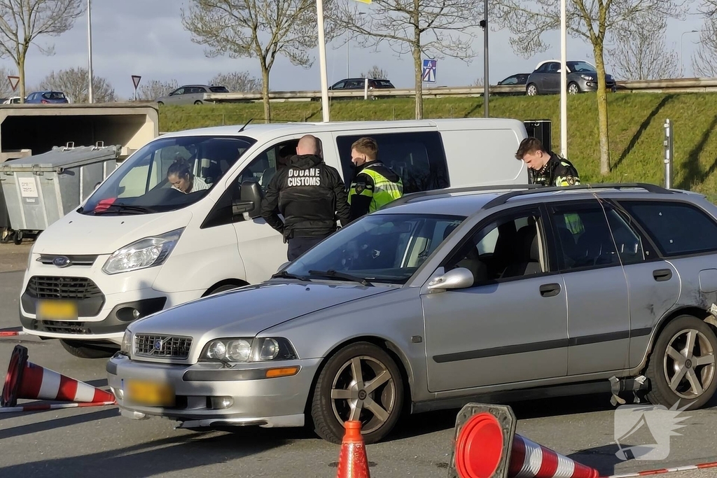 Grote verkeerscontrole op terrein van Rijkswaterstaat