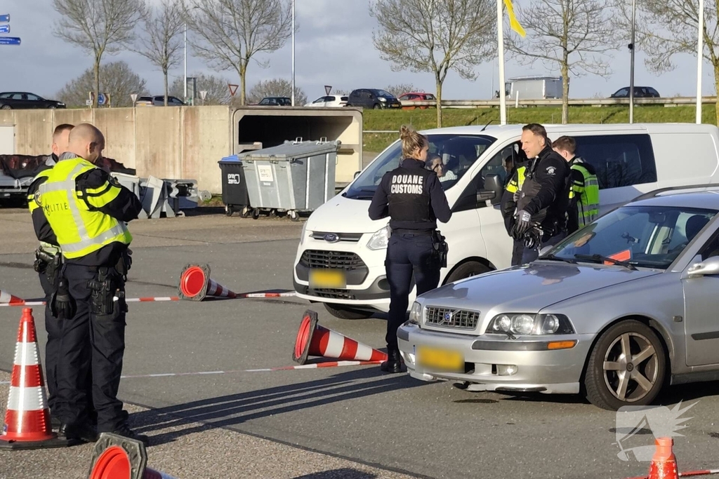 Grote verkeerscontrole op terrein van Rijkswaterstaat