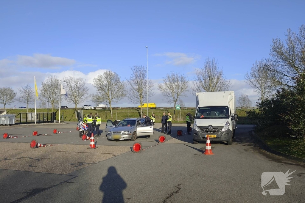 Grote verkeerscontrole op terrein van Rijkswaterstaat
