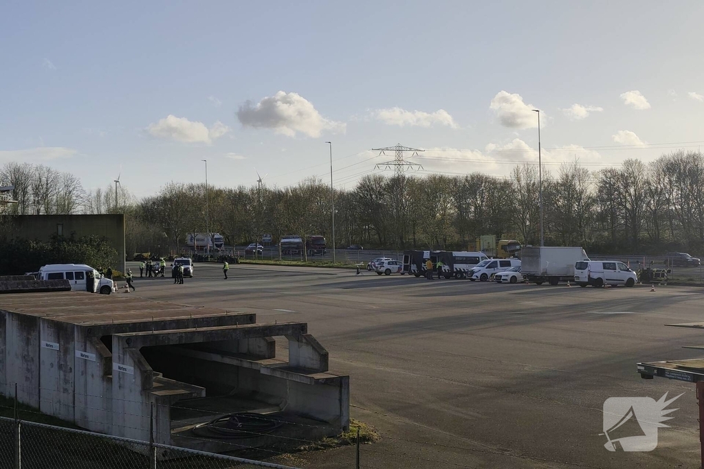 Grote verkeerscontrole op terrein van Rijkswaterstaat