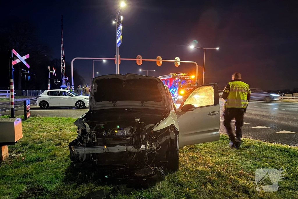 Ongeval met twee auto's leidt tot schade