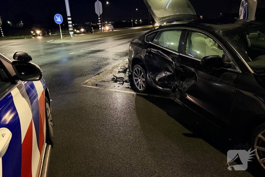 Ongeval met twee auto's leidt tot schade