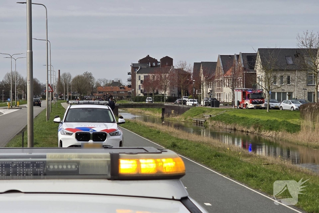 Brandweer duikteam redt persoon uit water