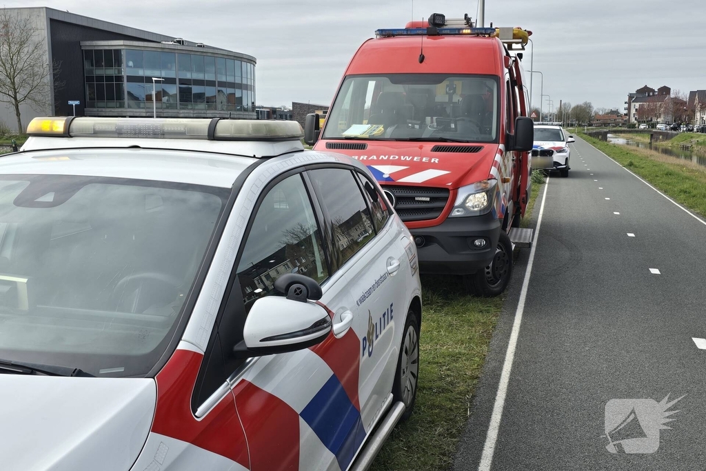 Brandweer duikteam redt persoon uit water