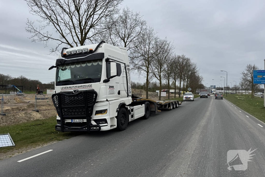 Ongeval tussen vrachtwagen en auto leidt tot gewonde