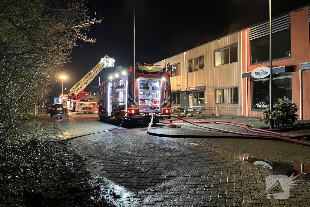 Brand in winkel leidt tot grote inzet van brandweer