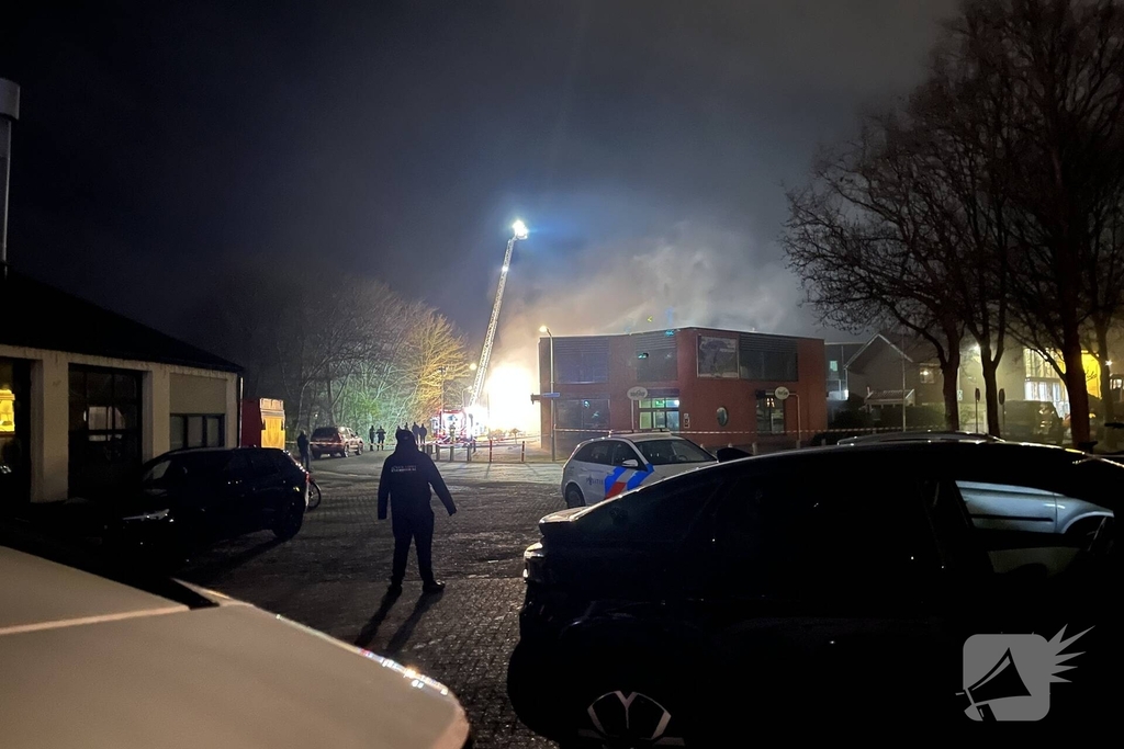 Brand in winkel leidt tot grote inzet van brandweer