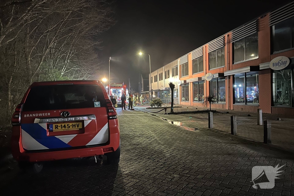 Brand in winkel leidt tot grote inzet van brandweer