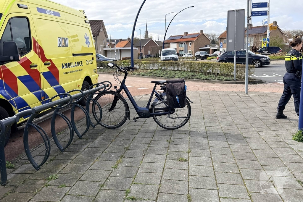 Fietser aangereden door auto
