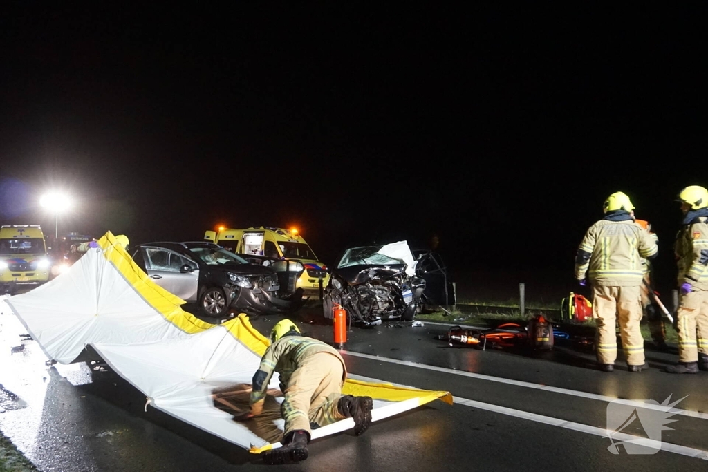 Ernstig ongeval met drie voertuigen