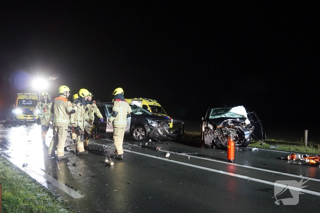 Ernstig ongeval met drie voertuigen