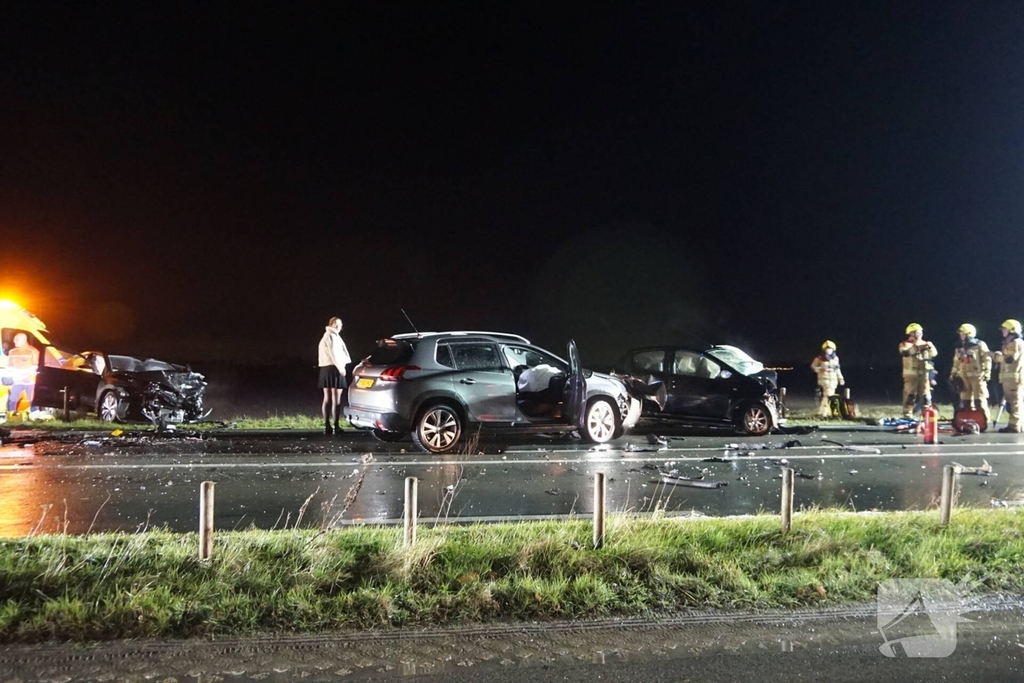 Ernstig ongeval met drie voertuigen