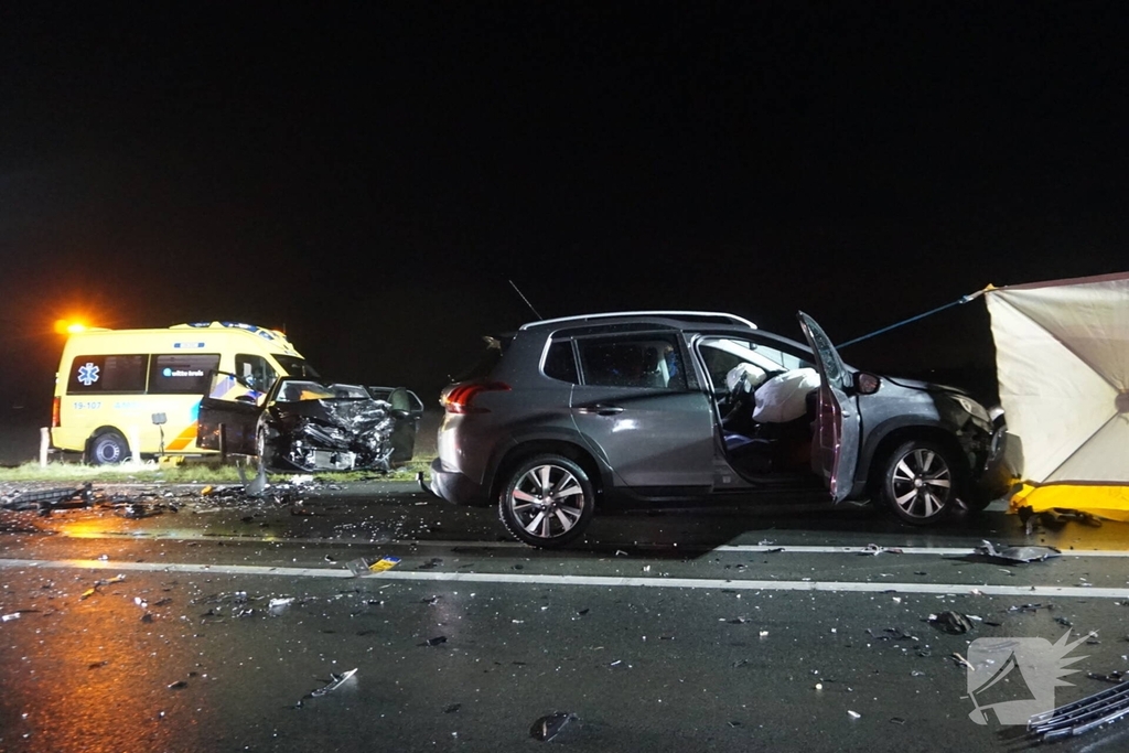 Ernstig ongeval met drie voertuigen