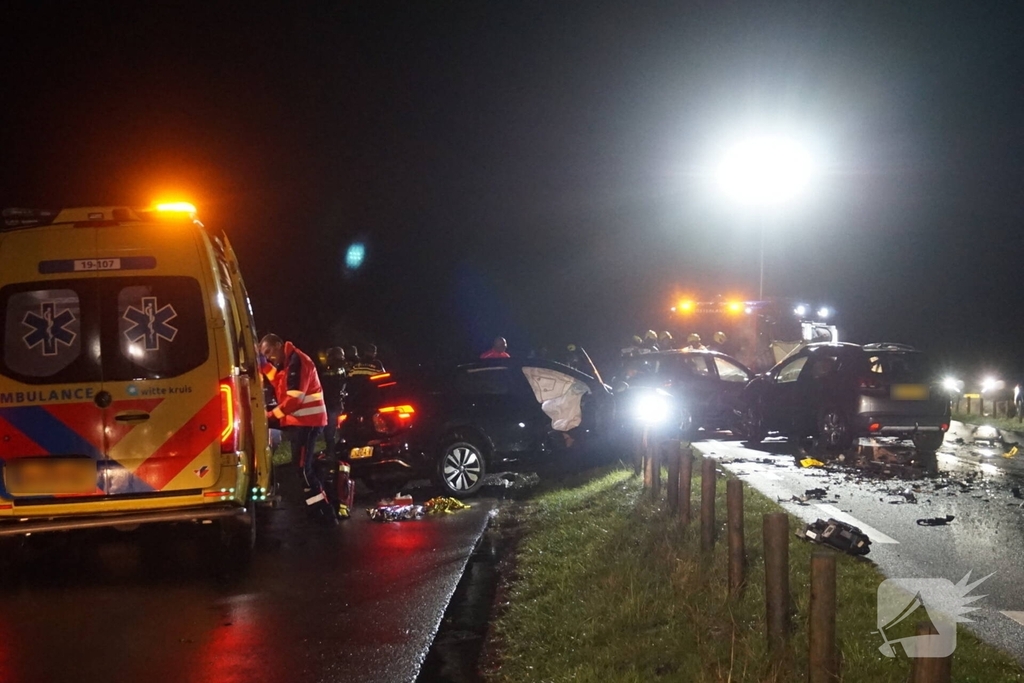 Ernstig ongeval met drie voertuigen