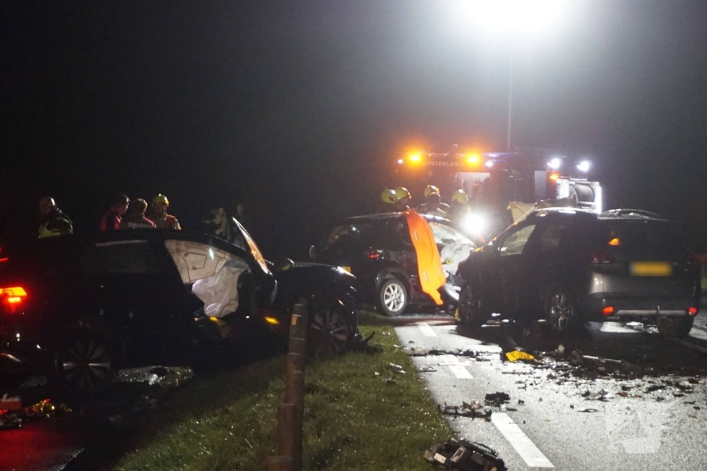 Ernstig ongeval met drie voertuigen