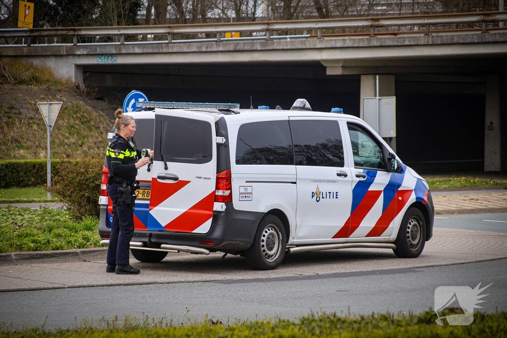 Botsing tussen auto en fietster leidt tot verwondingen