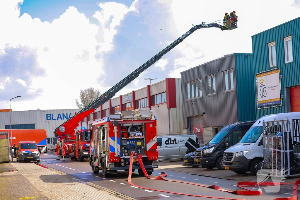 Brand in bedrijfspand onder controle