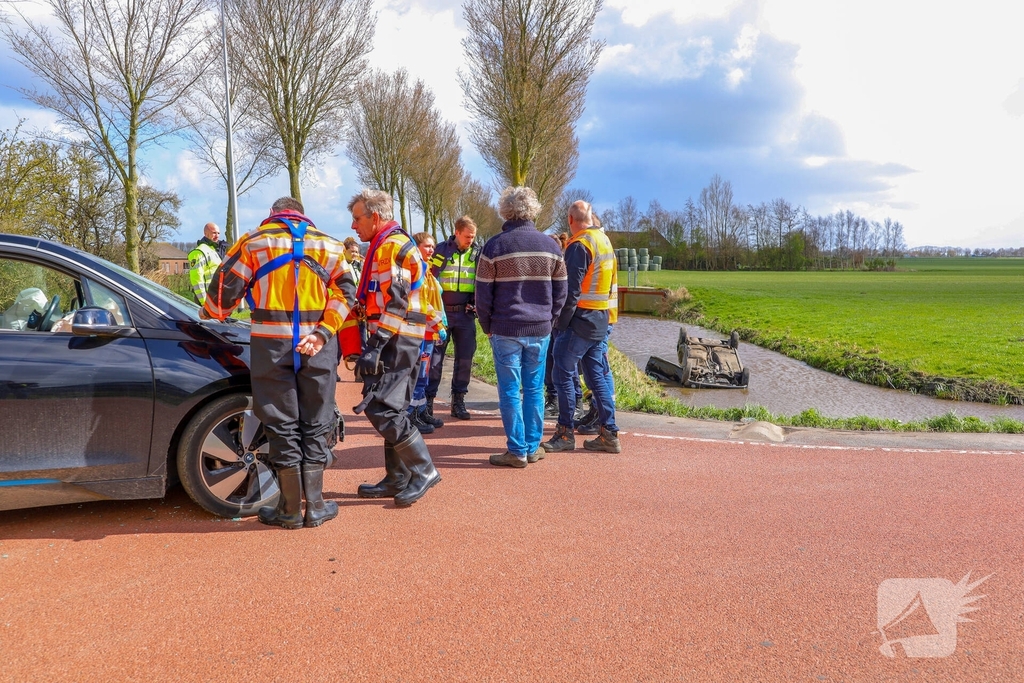 Auto te water na aanrijding