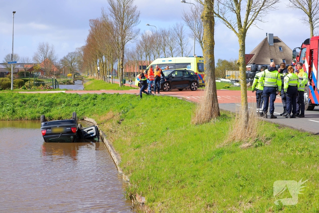 Auto te water na aanrijding